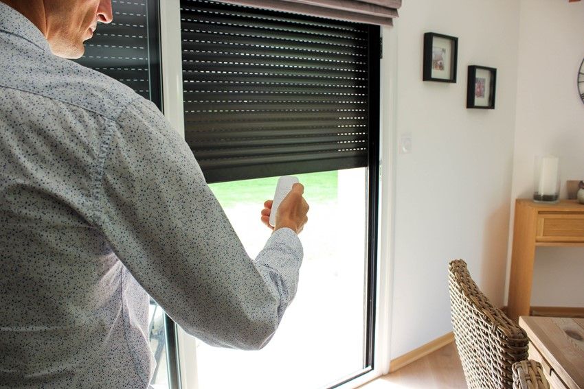 automatisk solskjerming med persienner